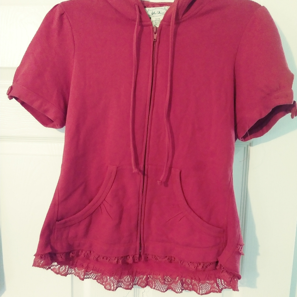 Blu Chic Red Hoodie Short Sleeve🌺🌺🌺🌺SIZE M 🌺 A NICE VINTAGE WEAR.